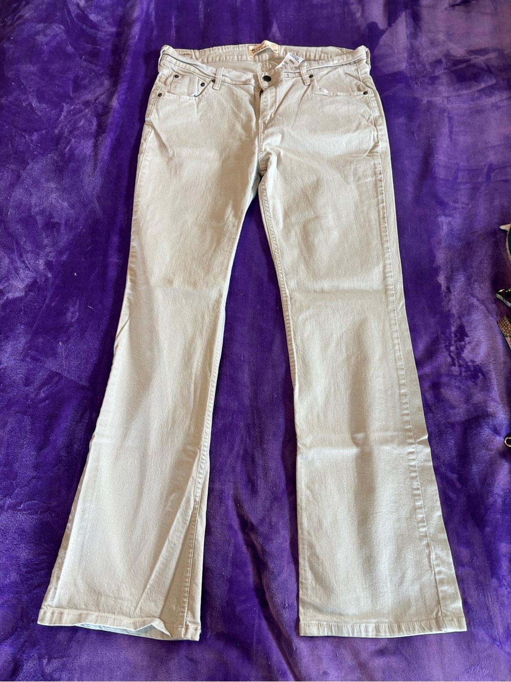 Levi's Cream Flare-Leg Jeans vintage 2005 low rise